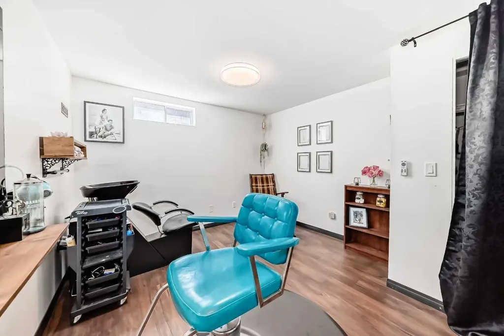 8 Haliburton Crescent Red Deer AB T4N 6K3