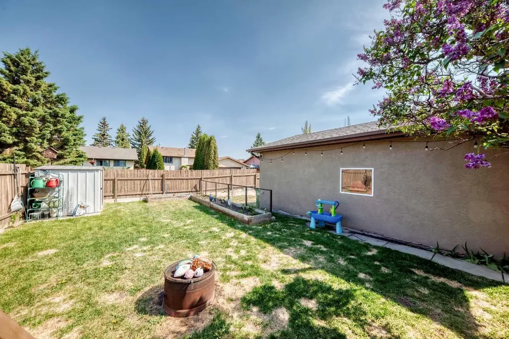 8 Haliburton Crescent Red Deer AB T4N 6K3