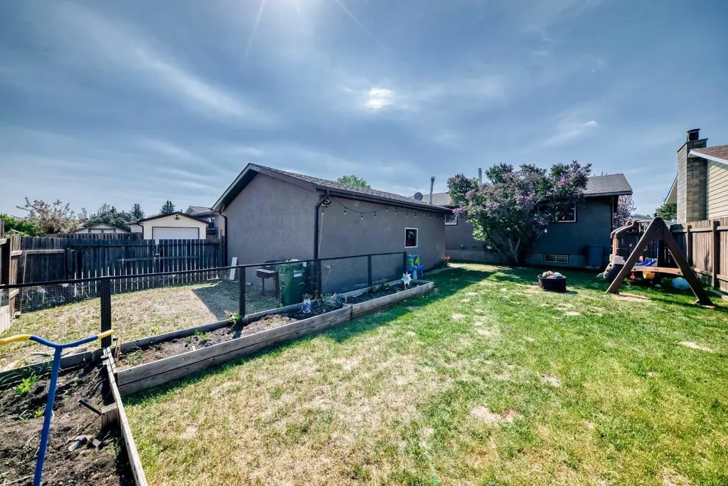 8 Haliburton Crescent Red Deer AB T4N 6K3