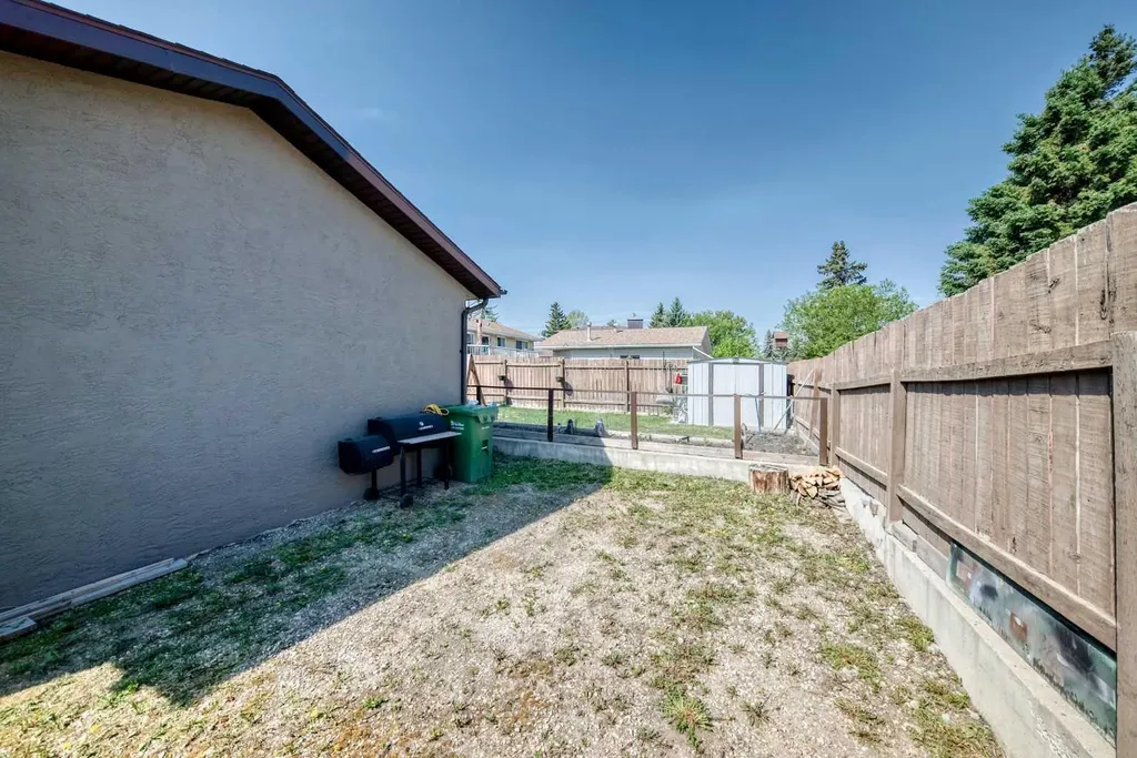 8 Haliburton Crescent Red Deer AB T4N 6K3