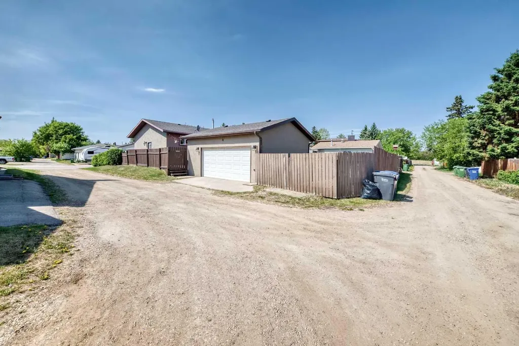 8 Haliburton Crescent Red Deer AB T4N 6K3
