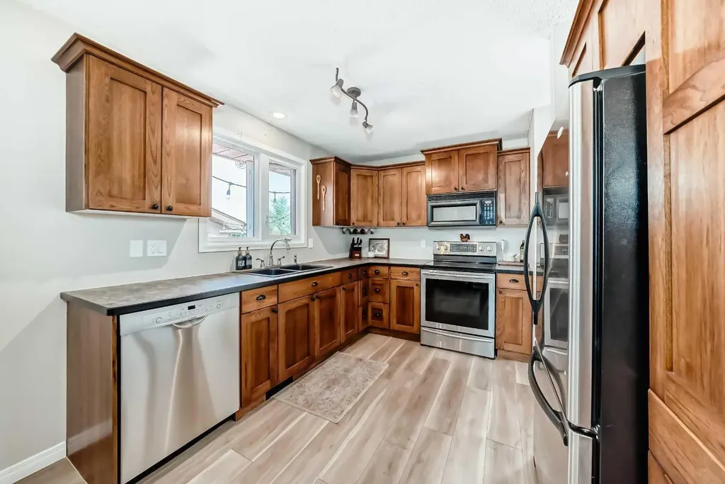 8 Haliburton Crescent Red Deer AB T4N 6K3