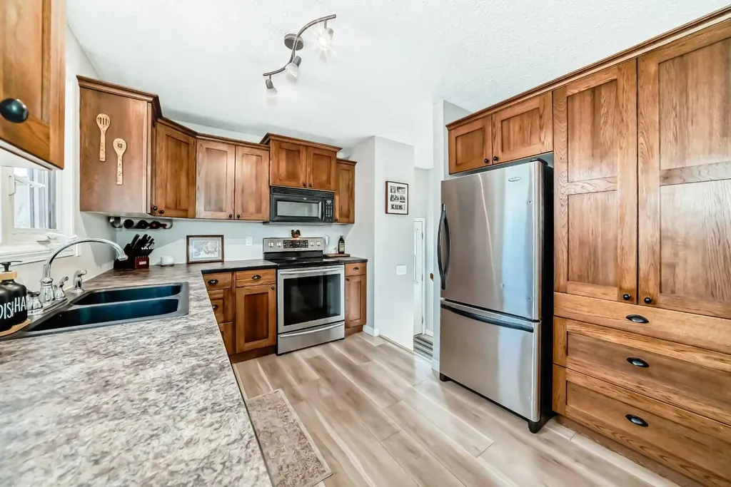 8 Haliburton Crescent Red Deer AB T4N 6K3