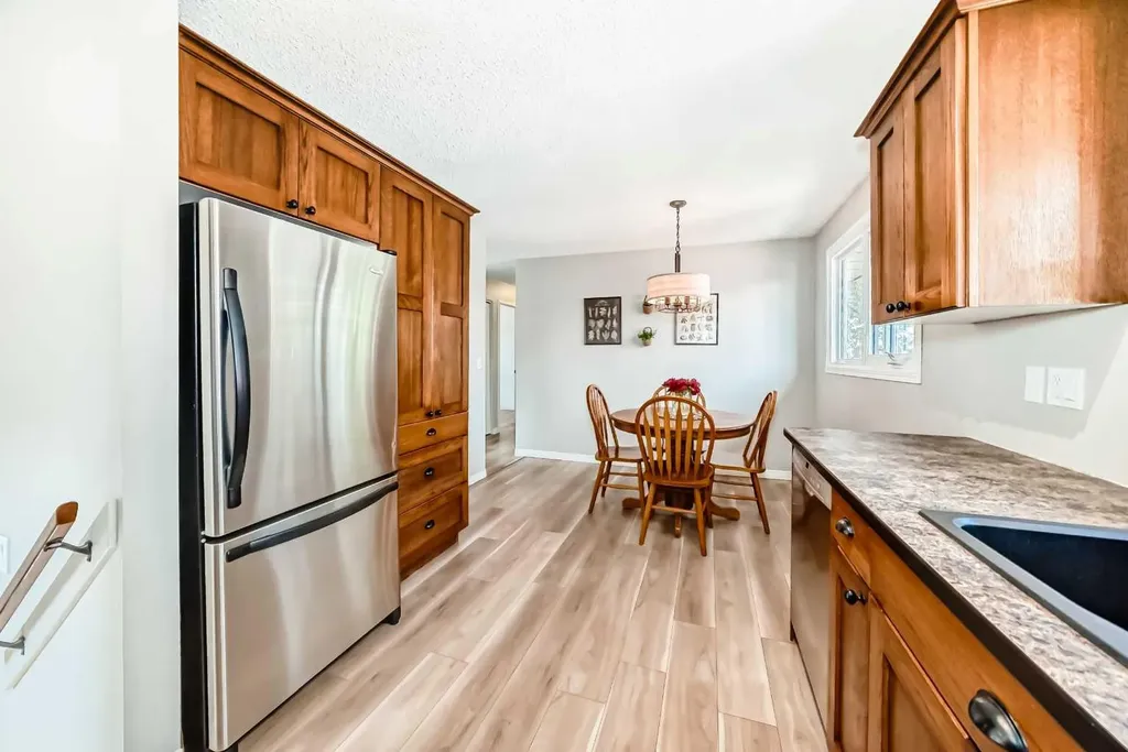 8 Haliburton Crescent Red Deer AB T4N 6K3
