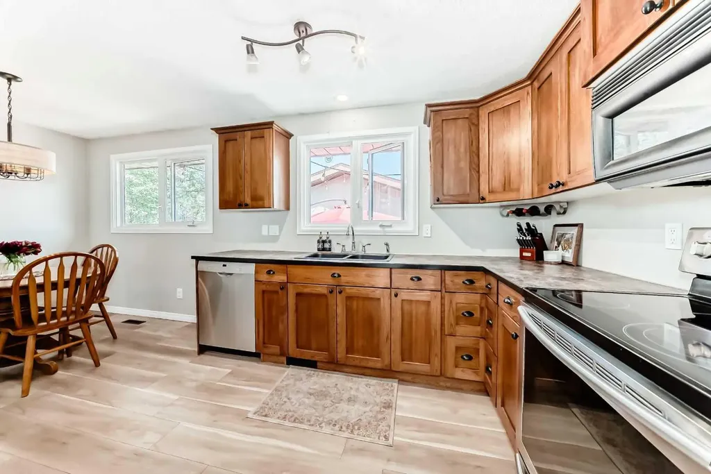8 Haliburton Crescent Red Deer AB T4N 6K3