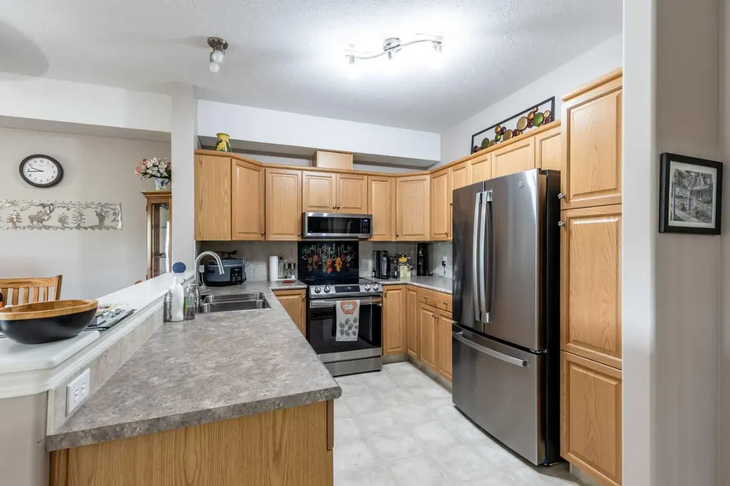 29 River Ridge Drive NW Medicine Hat AB T1A 8V3