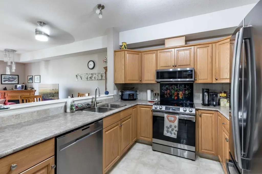29 River Ridge Drive NW Medicine Hat AB T1A 8V3