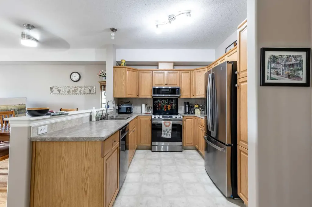 29 River Ridge Drive NW Medicine Hat AB T1A 8V3