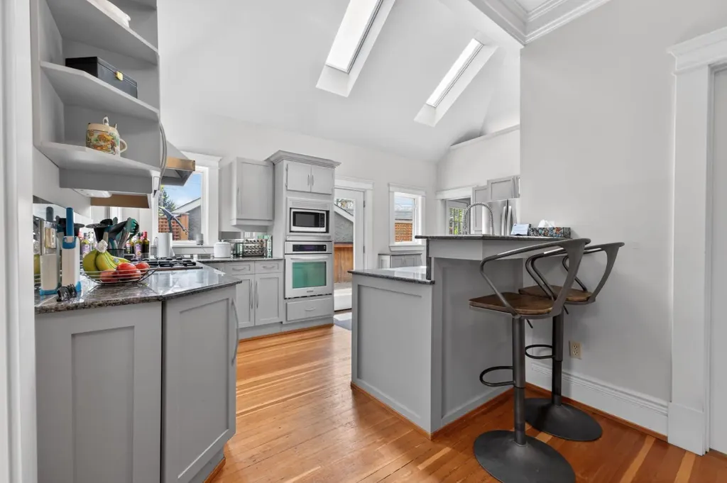 625 29 Avenue SW Calgary AB T2S 0N8
