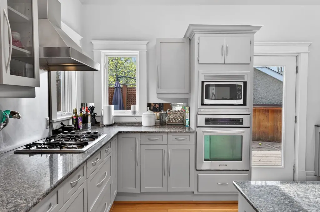 625 29 Avenue SW Calgary AB T2S 0N8