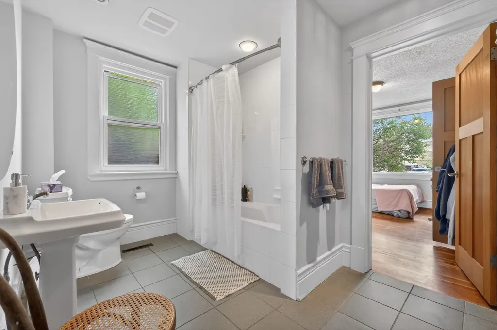 625 29 Avenue SW Calgary AB T2S 0N8