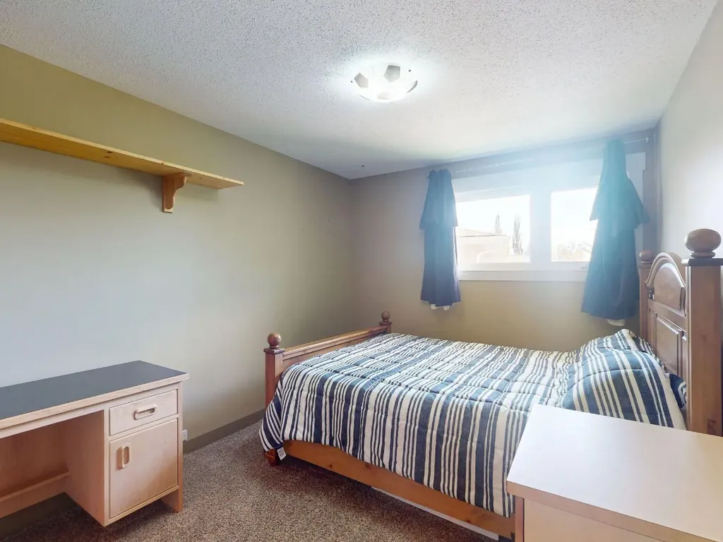 5839 Dalkeith Hill NW Calgary AB T3A 1G5