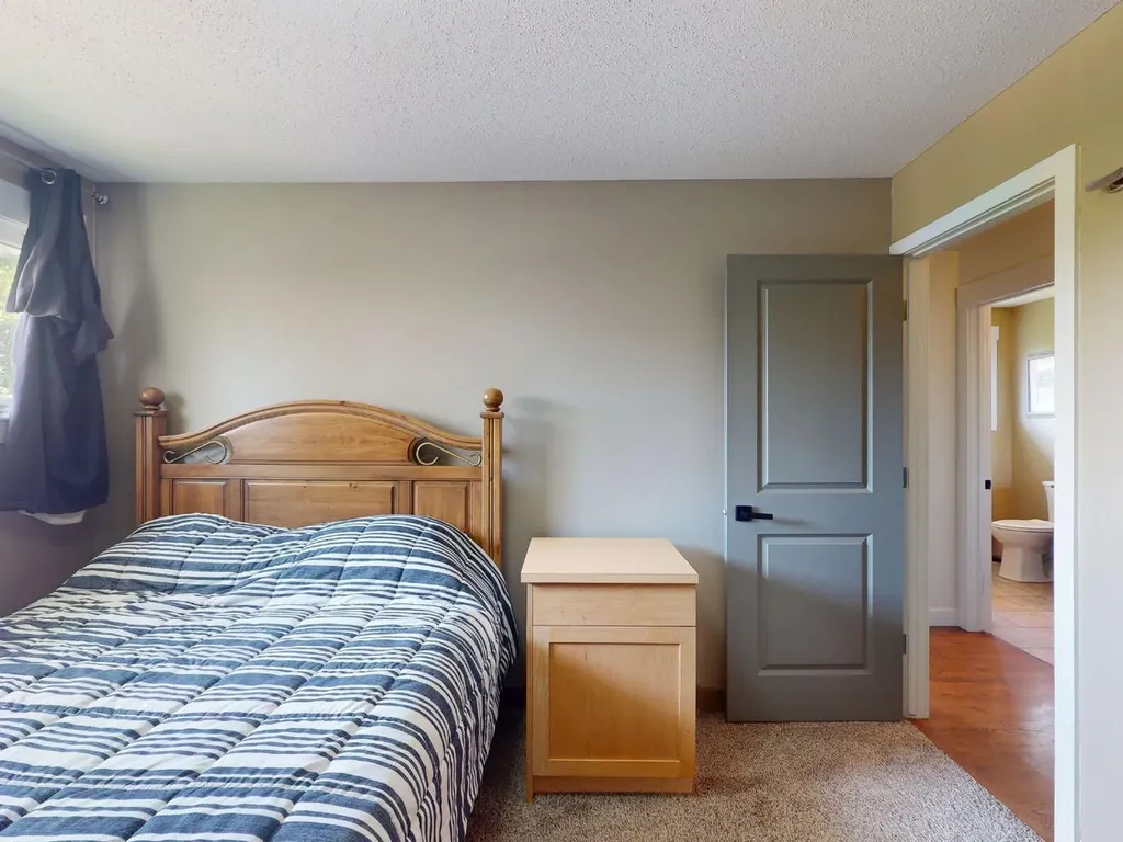 5839 Dalkeith Hill NW Calgary AB T3A 1G5