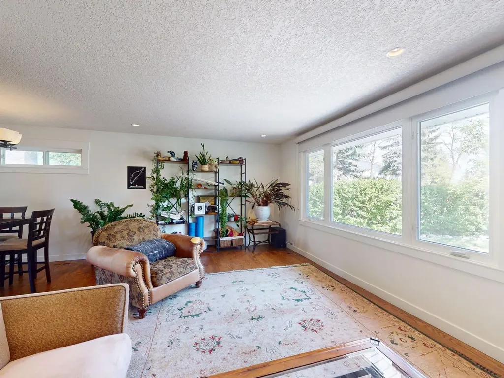 5839 Dalkeith Hill NW Calgary AB T3A 1G5