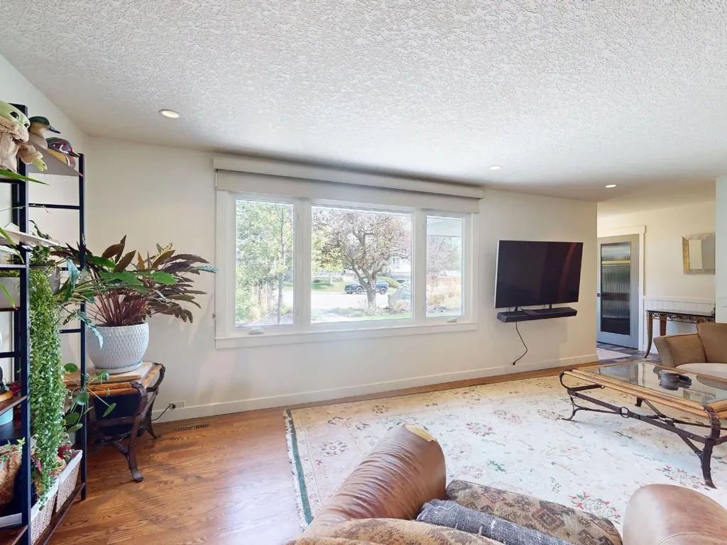 5839 Dalkeith Hill NW Calgary AB T3A 1G5