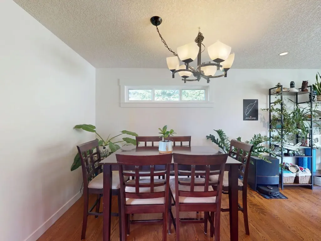 5839 Dalkeith Hill NW Calgary AB T3A 1G5