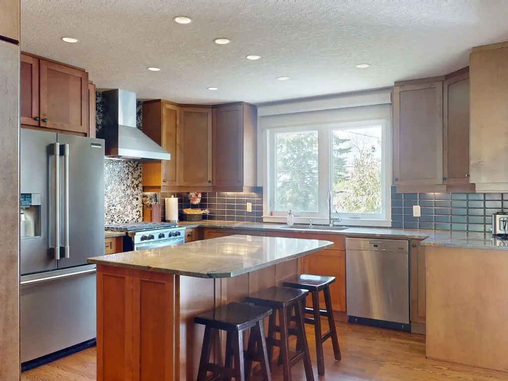 5839 Dalkeith Hill NW Calgary AB T3A 1G5