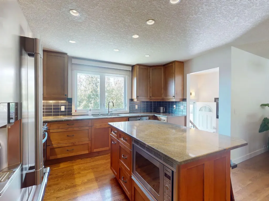 5839 Dalkeith Hill NW Calgary AB T3A 1G5