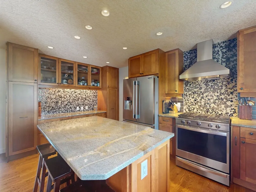 5839 Dalkeith Hill NW Calgary AB T3A 1G5