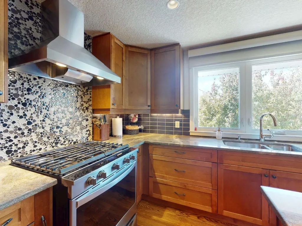 5839 Dalkeith Hill NW Calgary AB T3A 1G5