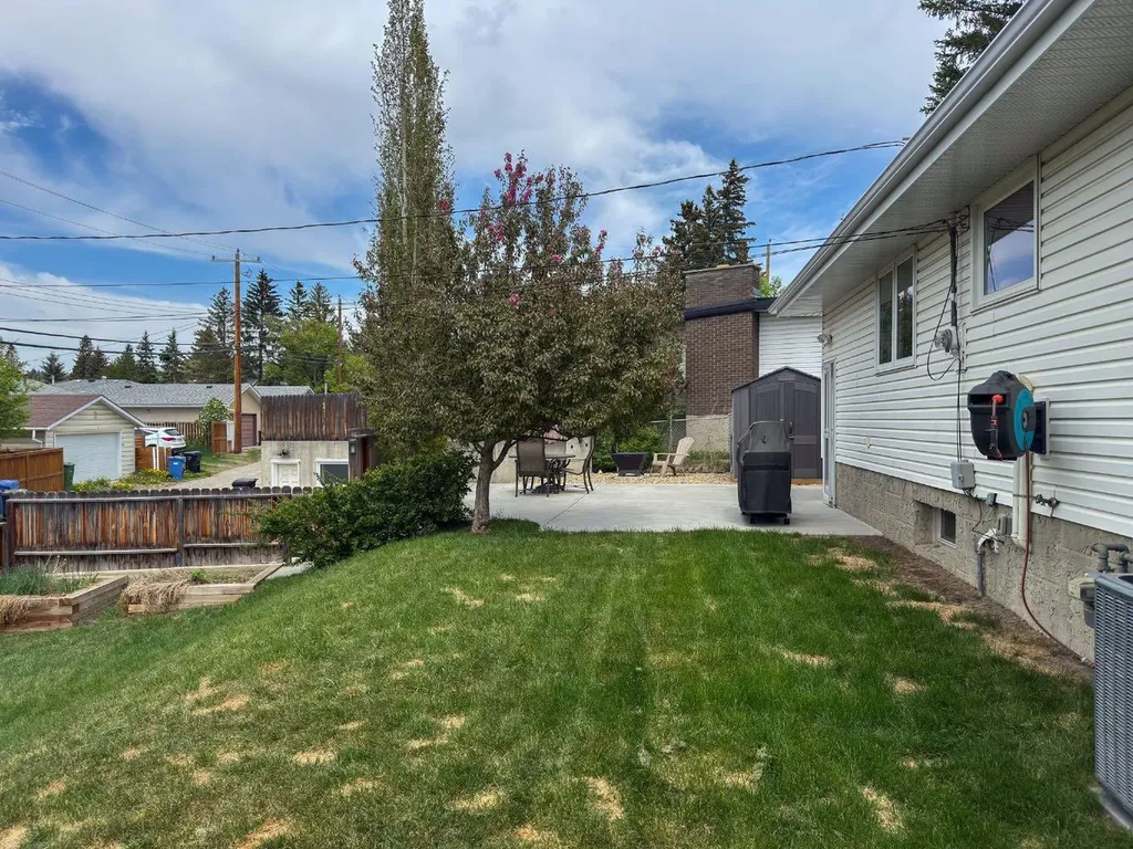 5839 Dalkeith Hill NW Calgary AB T3A 1G5