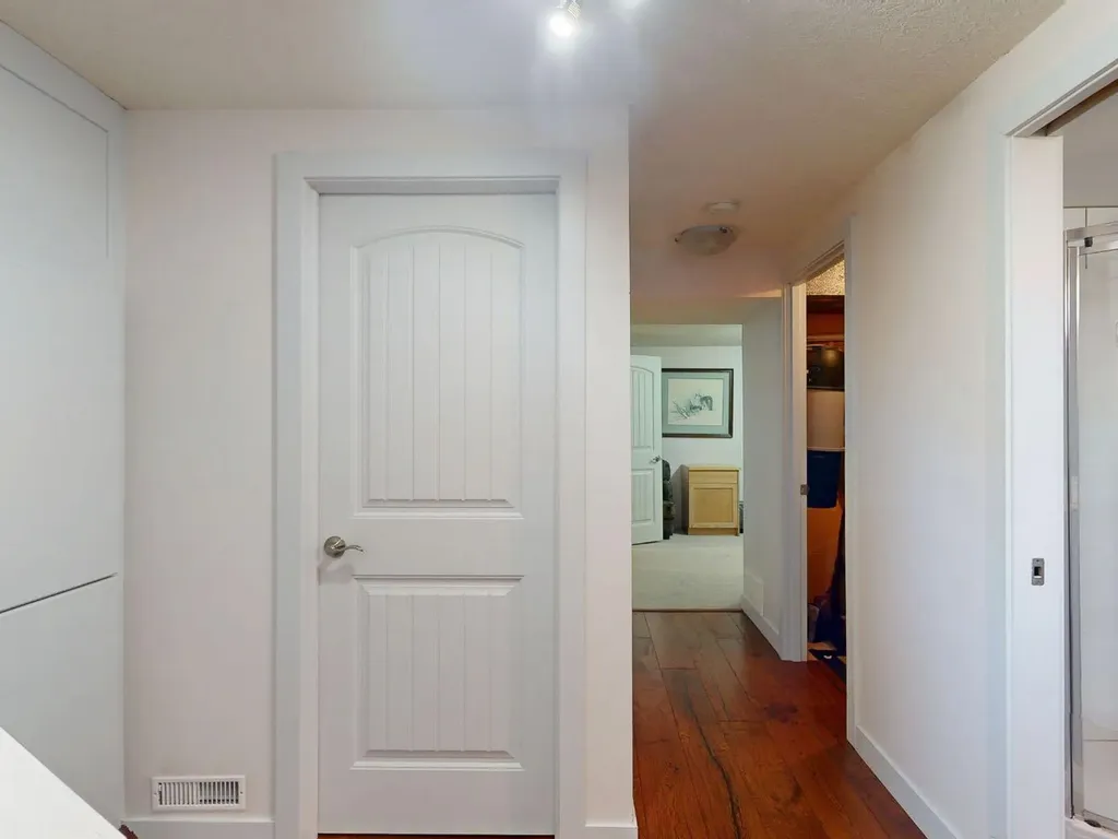 5839 Dalkeith Hill NW Calgary AB T3A 1G5