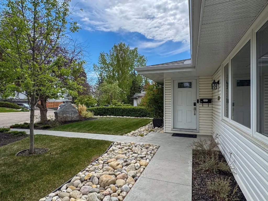5839 Dalkeith Hill NW Calgary AB T3A 1G5