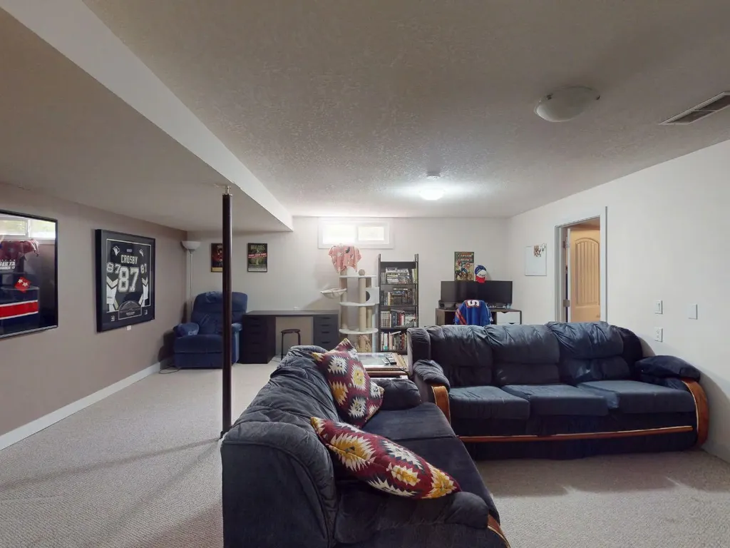 5839 Dalkeith Hill NW Calgary AB T3A 1G5
