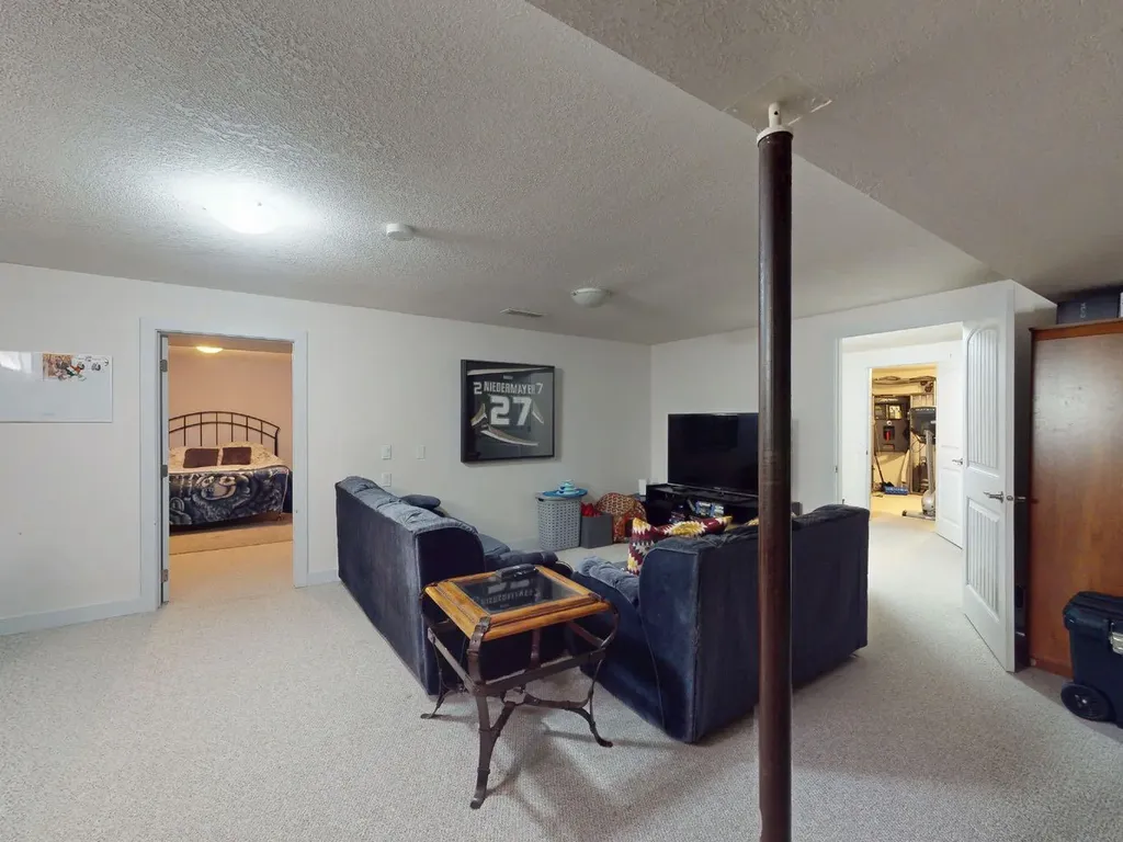 5839 Dalkeith Hill NW Calgary AB T3A 1G5