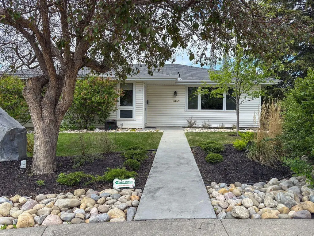 5839 Dalkeith Hill NW Calgary AB T3A 1G5