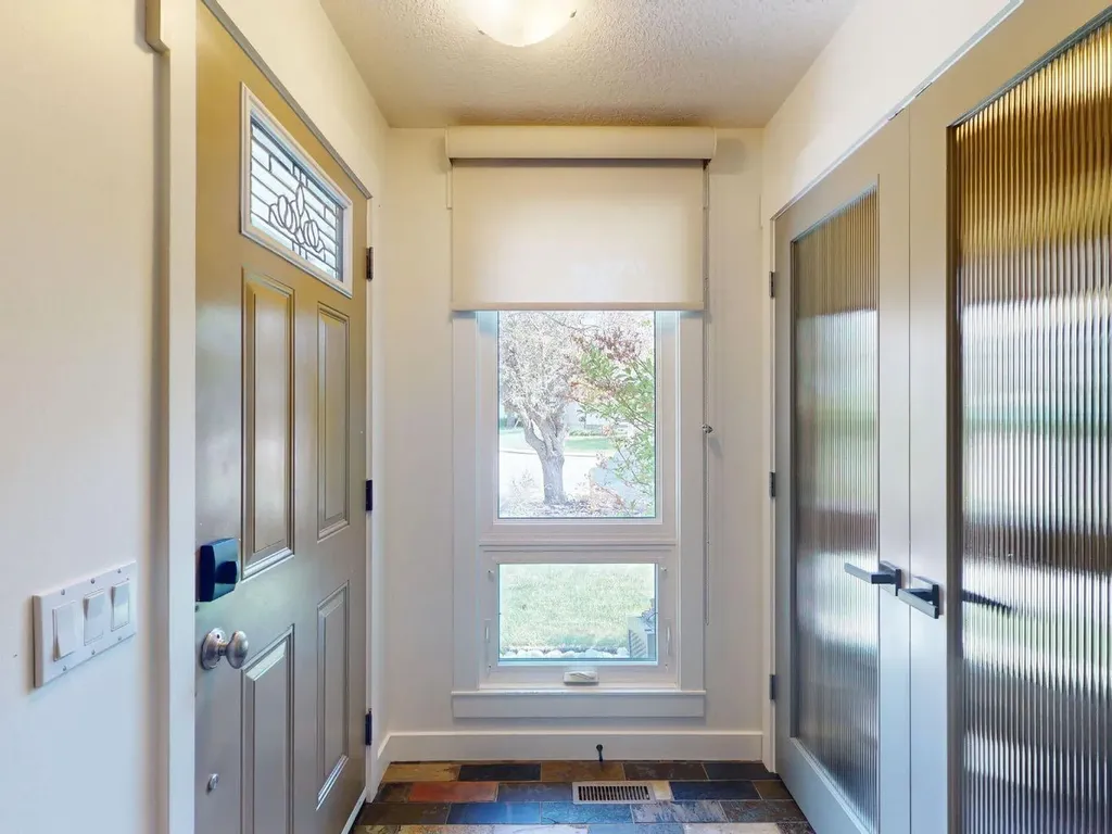 5839 Dalkeith Hill NW Calgary AB T3A 1G5