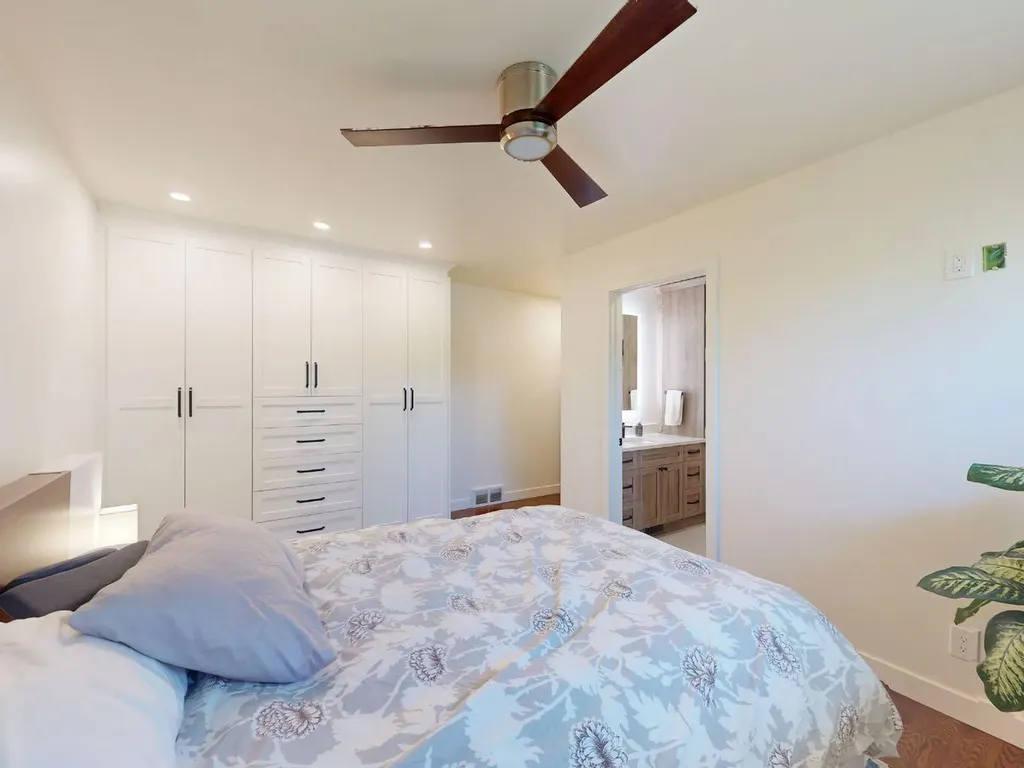 5839 Dalkeith Hill NW Calgary AB T3A 1G5
