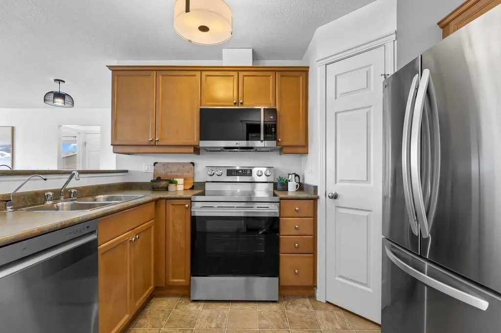 1110 17 Street SW Calgary AB T3C3X3