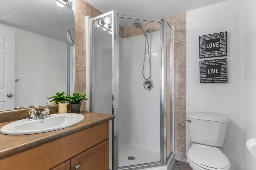 1110 17 Street SW Calgary AB T3C3X3