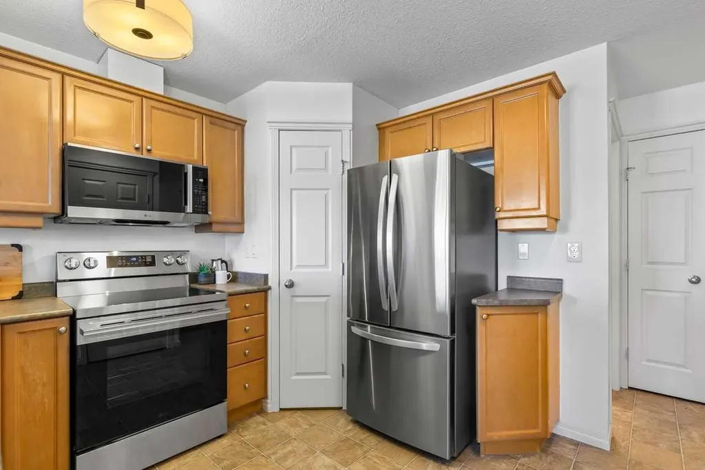 1110 17 Street SW Calgary AB T3C3X3