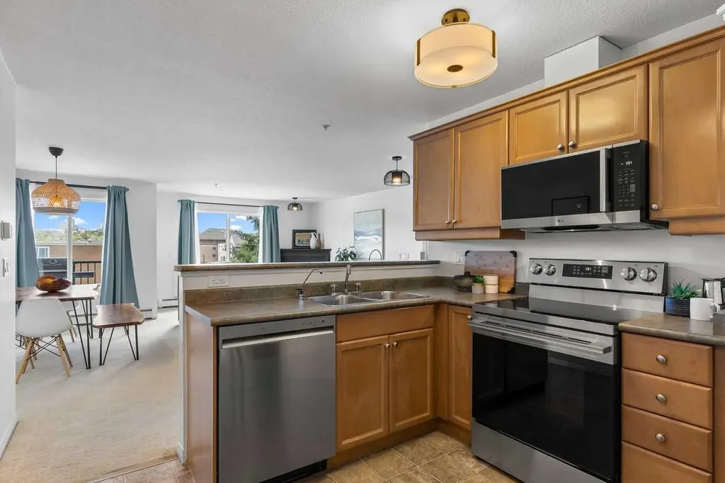 1110 17 Street SW Calgary AB T3C3X3