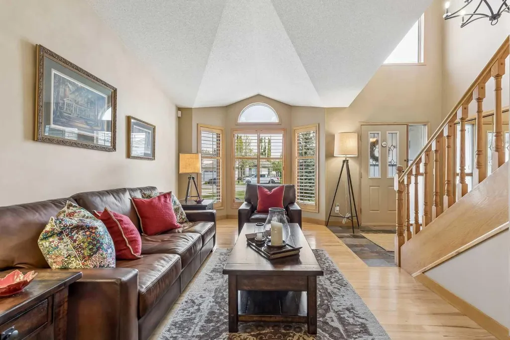 187 Hampshire Close NW Calgary AB T3A4Y1