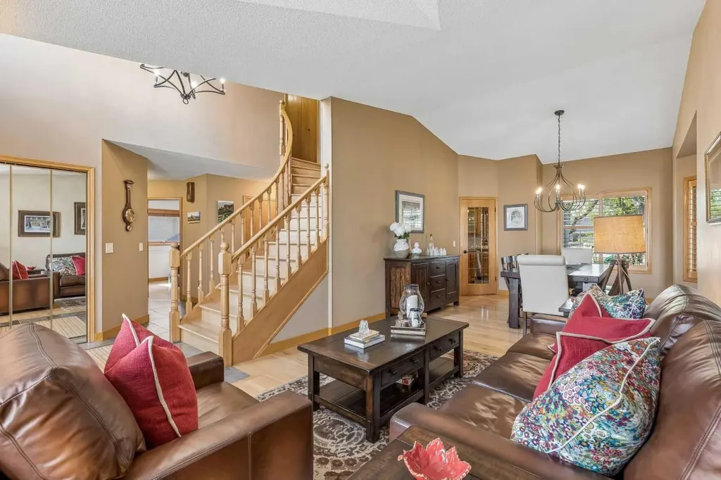 187 Hampshire Close NW Calgary AB T3A4Y1