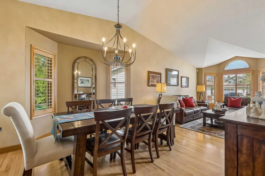 187 Hampshire Close NW Calgary AB T3A4Y1