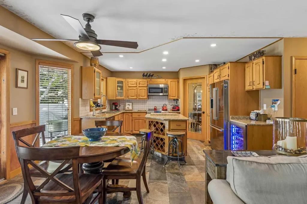 187 Hampshire Close NW Calgary AB T3A4Y1