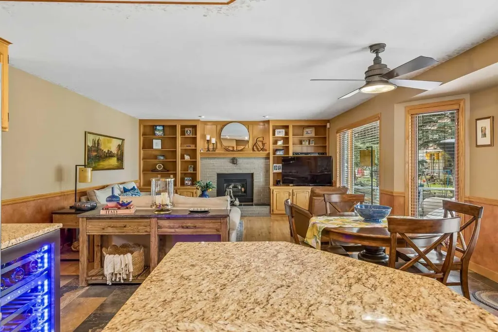 187 Hampshire Close NW Calgary AB T3A4Y1