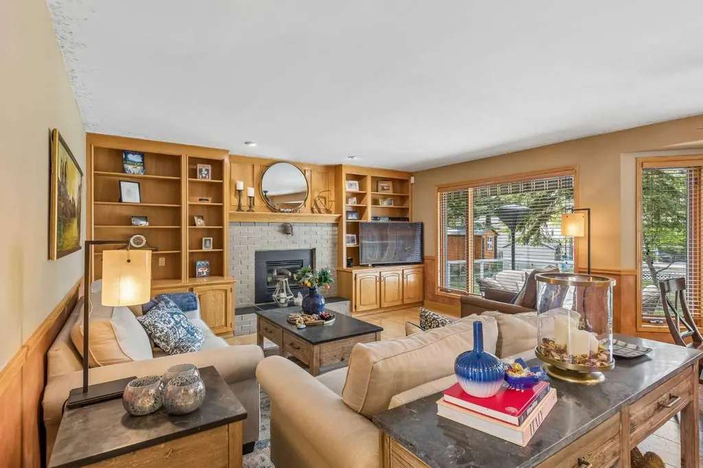 187 Hampshire Close NW Calgary AB T3A4Y1