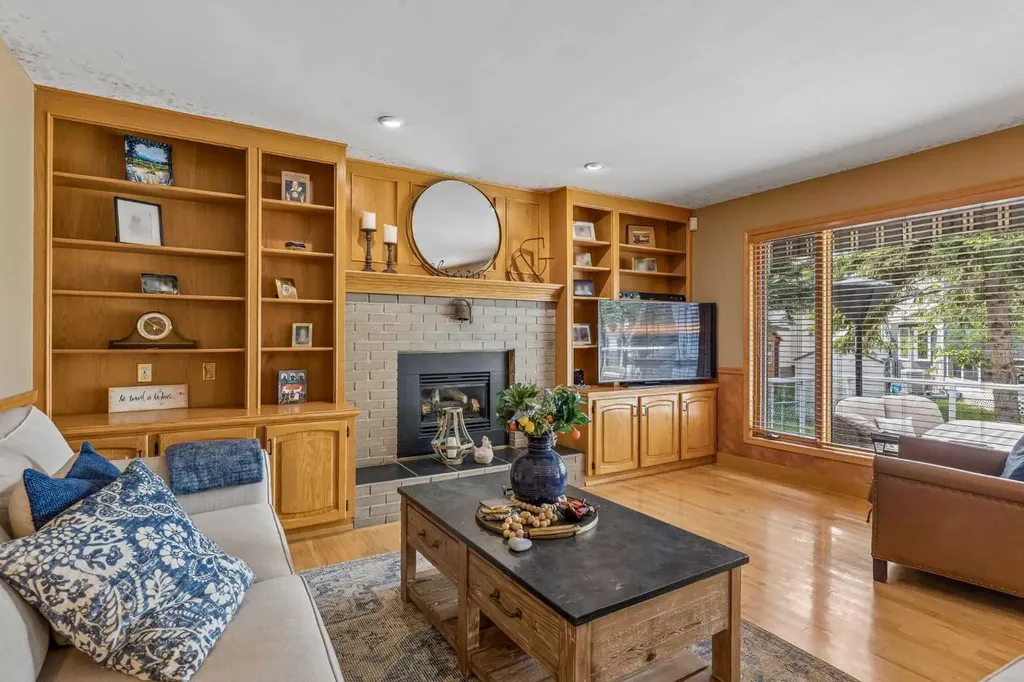 187 Hampshire Close NW Calgary AB T3A4Y1