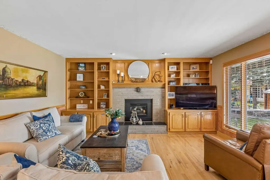 187 Hampshire Close NW Calgary AB T3A4Y1