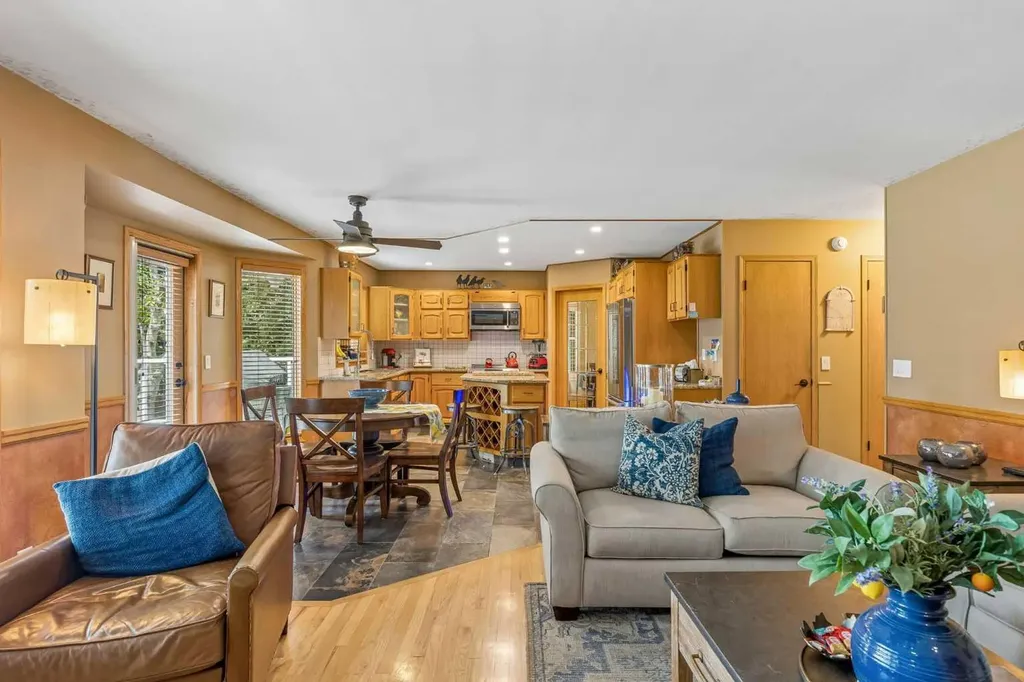 187 Hampshire Close NW Calgary AB T3A4Y1