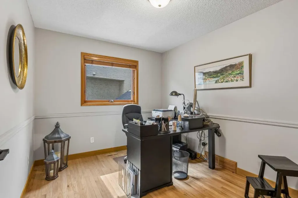 187 Hampshire Close NW Calgary AB T3A4Y1