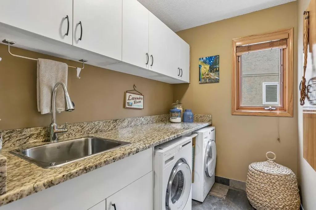 187 Hampshire Close NW Calgary AB T3A4Y1