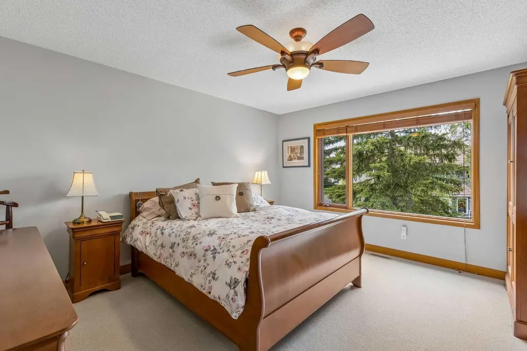 187 Hampshire Close NW Calgary AB T3A4Y1
