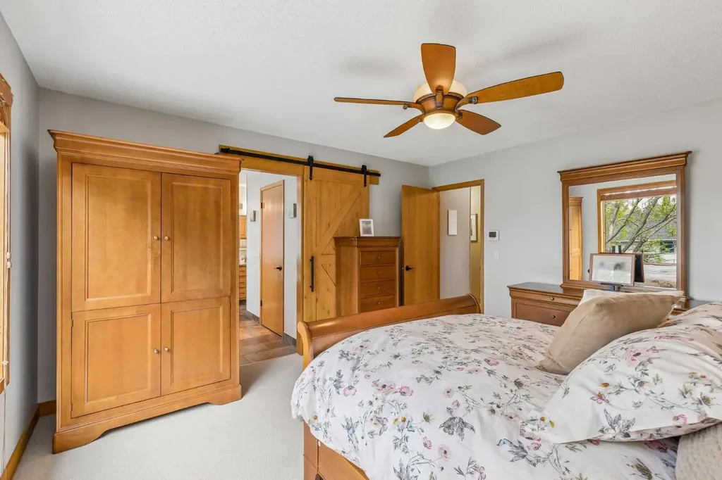187 Hampshire Close NW Calgary AB T3A4Y1