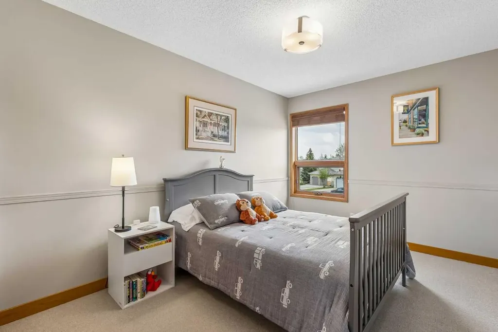 187 Hampshire Close NW Calgary AB T3A4Y1